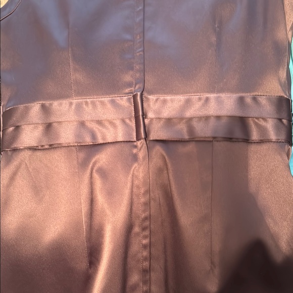 Elegant Sleeveless Dress in Greyish Brown - Picture 5 of 8